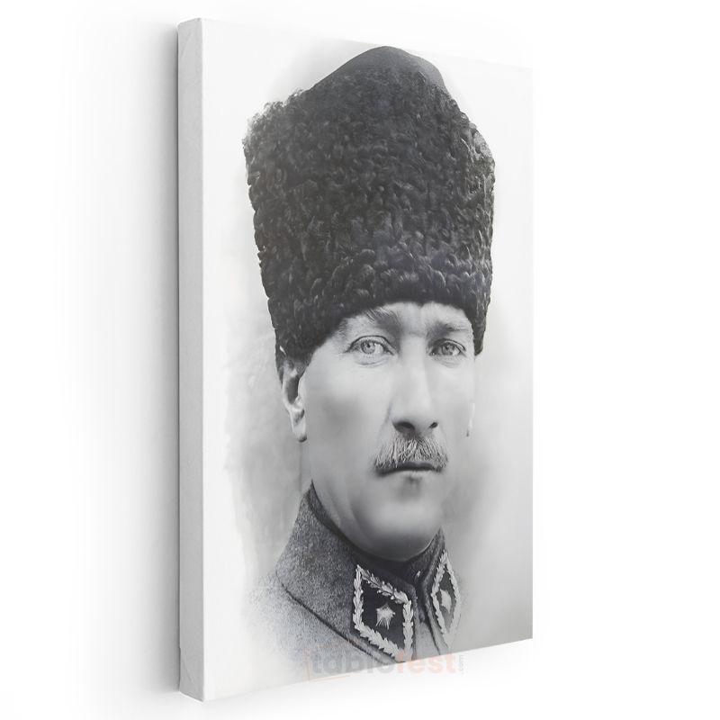Kalpaklı Komutan - Beyaz Fonda Portre Kanvas Tablo