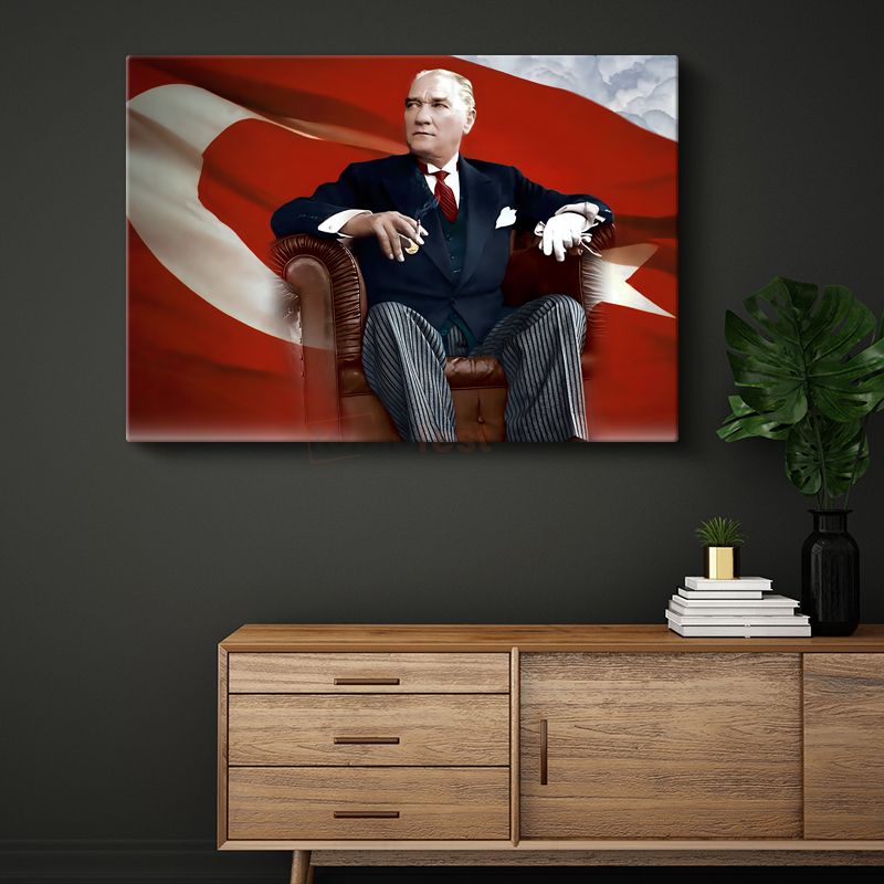 Koltukta Atatürk - Bayrak Fonlu Resmi Portre Kanvas Tablo