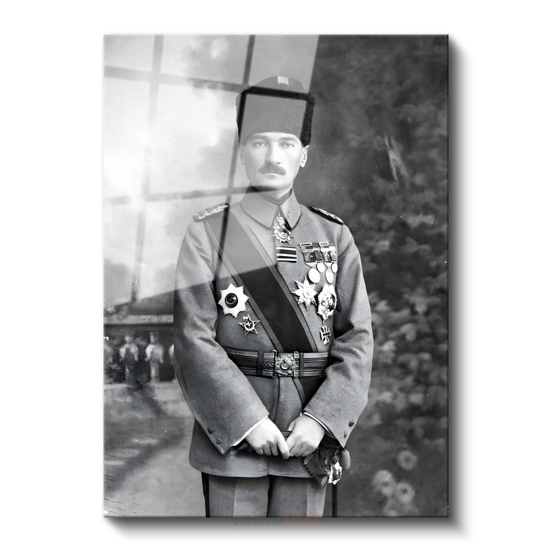 Mareşal Atatürk - Madalyalı Askeri Üniforma Cam Tablo