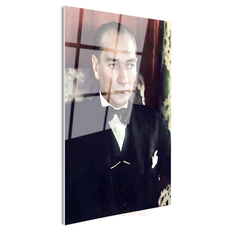 Papyonlu Atatürk - Siyah Takım Elbise Portresi Cam Tablo