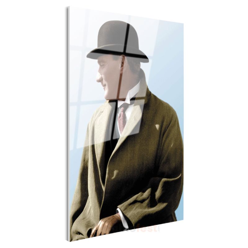 Şapkalı Atatürk - Açık Renk Palto Portresi Cam Tablo
