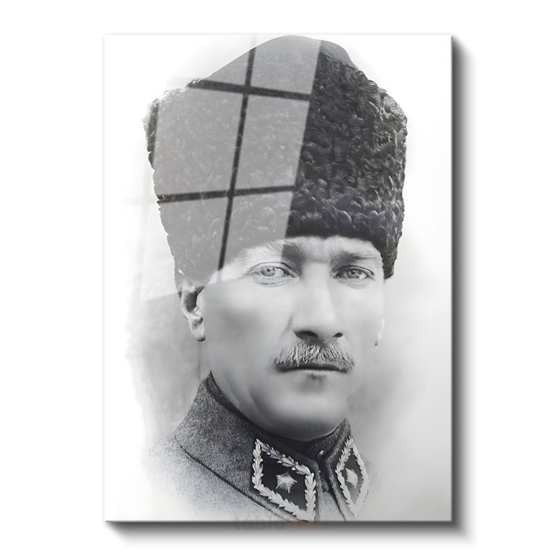 Kalpaklı Komutan - Beyaz Fonda Portre Cam Tablo
