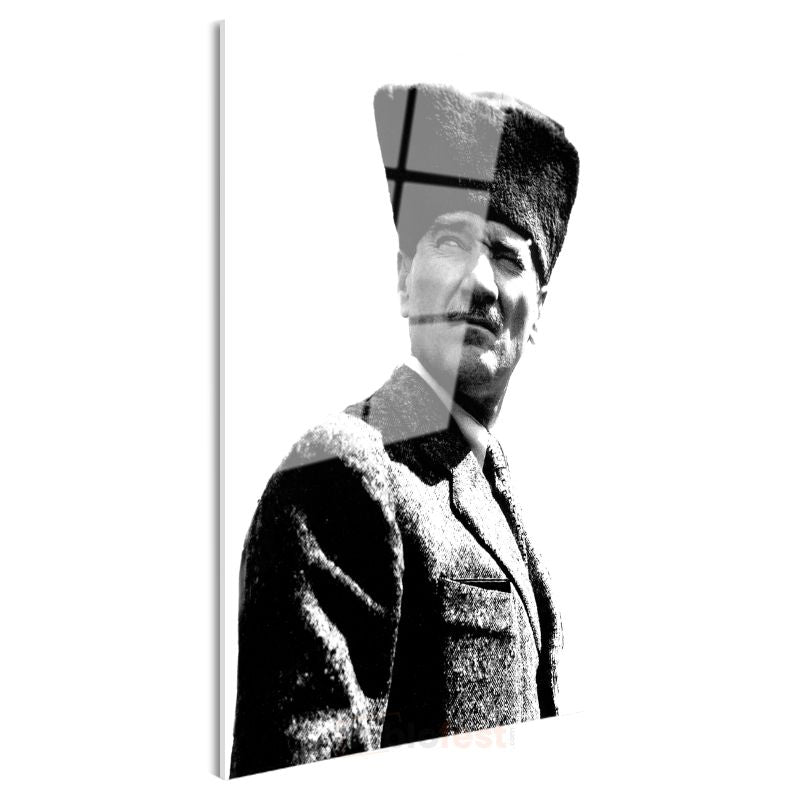 Kalpaklı Atatürk - Beyaz Fonda Portre Cam Tablo