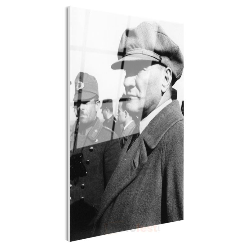Kasketli Atatürk - Palto ve Profil Cam Tablo