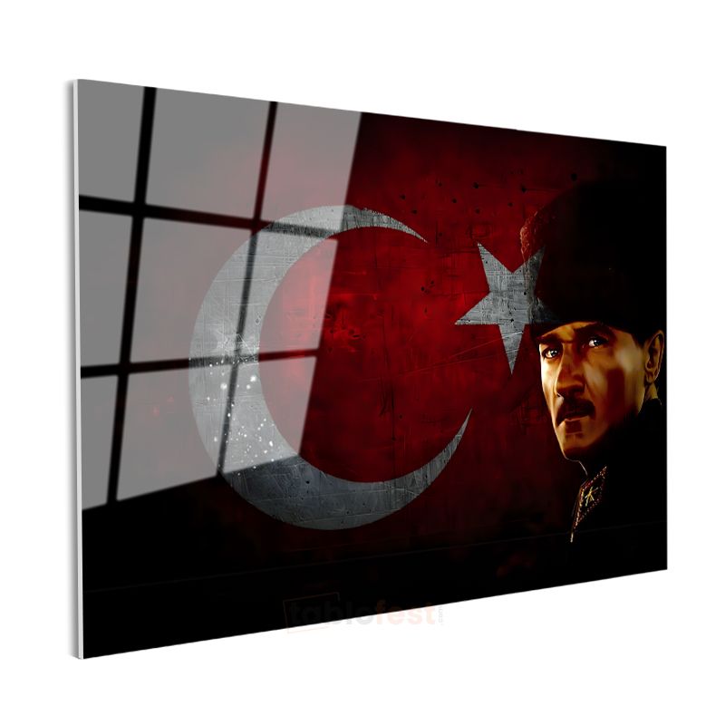 Kalpaklı Atatürk - Kırmızı Siyah Bayrak Fonlu Cam Tablo
