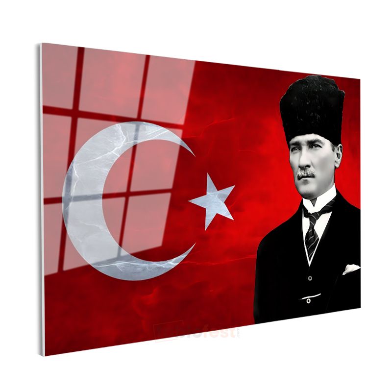 Kalpaklı Atatürk - Kırmızı Bayrak Fonlu Portre Cam Tablo
