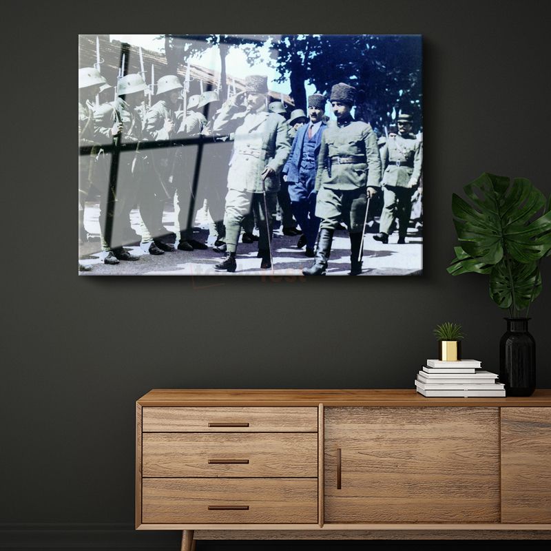 Atatürk ve Askeri Tören - Birlik Denetiminde Cam Tablo