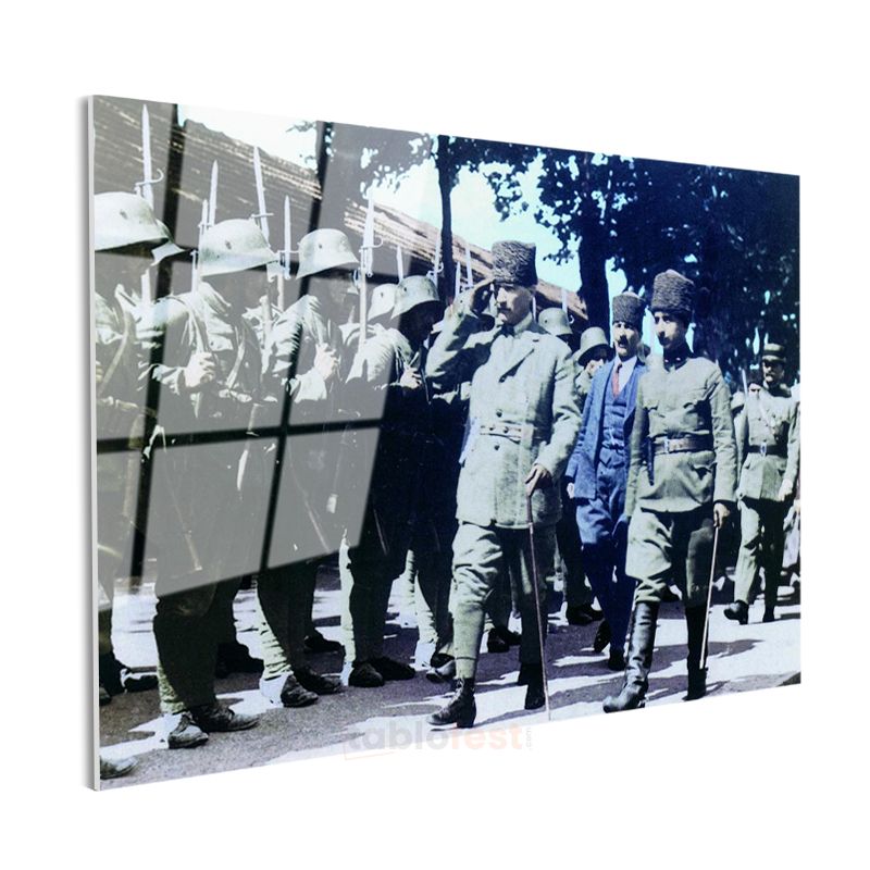 Atatürk ve Askeri Tören - Birlik Denetiminde Cam Tablo