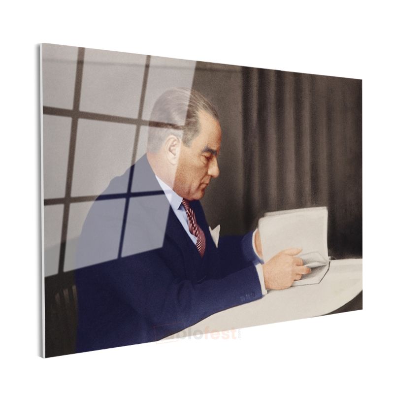 Atatürk ve Okuma Anı - Bilgi ve Kültür Cam Tablo