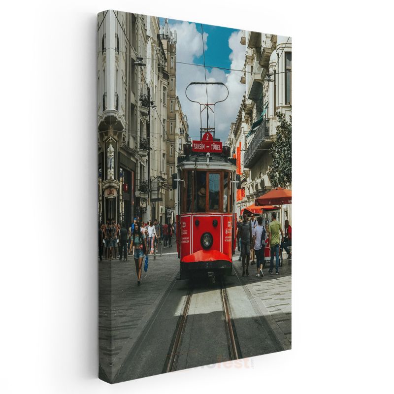 Nostaljik Tramvay - İstiklal Caddesi'nin Kırmızı İkonu Kanvas Tablo