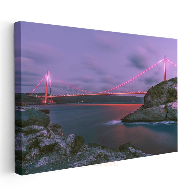 Kırmızı Köprü - Mor Gökyüzü Altında Modern Mimari Kanvas Tablo