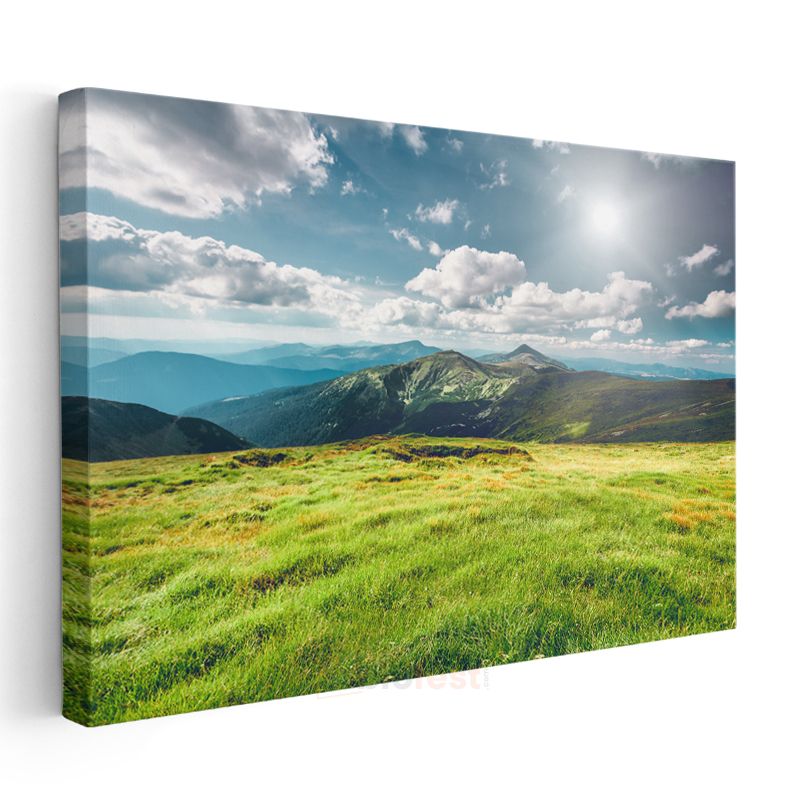 Yeşil Yayla - Güneşli Havada Dağ Manzarası Kanvas Tablo
