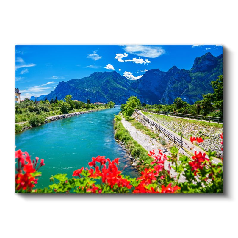 Dağ Nehri - Turkuaz Sular ve Kırmızı Çiçeklerle Çevrili Vadi Kanvas Tablo