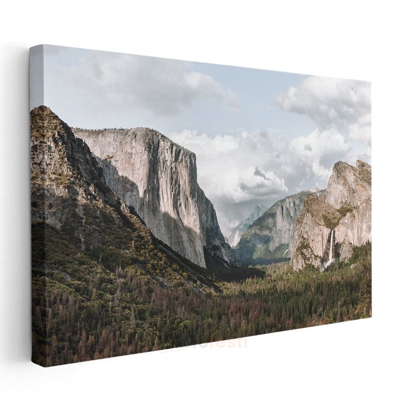 Yosemite Vadisi - İhtişamlı Kayalıklar ve Şelale Kanvas Tablo