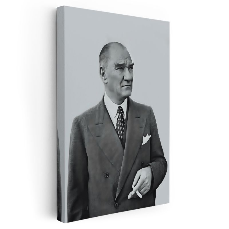 Devlet Adamı Atatürk - Zarif Takım Elbiseli Portre Kanvas Tablo