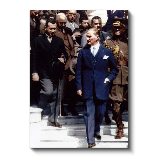 Meclis Çıkışı Atatürk - Mavi Takım Elbiseli Kanvas Tablo
