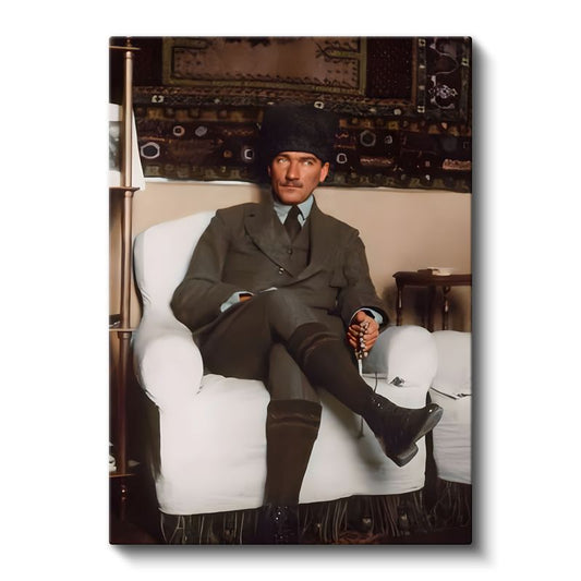 Koltukta Atatürk - Kalpaklı Resmi Kıyafet Kanvas Tablo