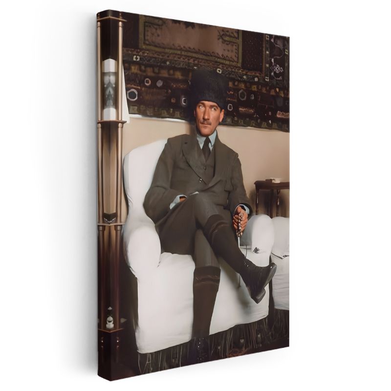 Koltukta Atatürk - Kalpaklı Resmi Kıyafet Kanvas Tablo