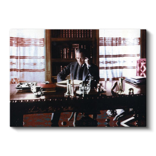 Atatürk ve Çankaya Köşkü - Liderlik Makamında Kanvas Tablo