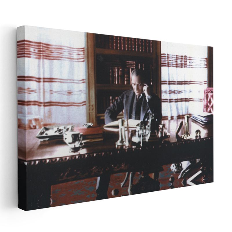 Atatürk ve Çankaya Köşkü - Liderlik Makamında Kanvas Tablo