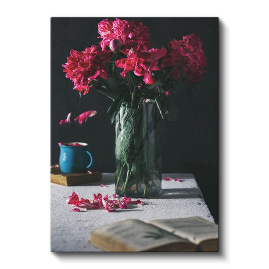 Kırmızı Şakayıklar - Dramatik Siyah Fonda Çiçek Aranjmanı Kanvas Tablo