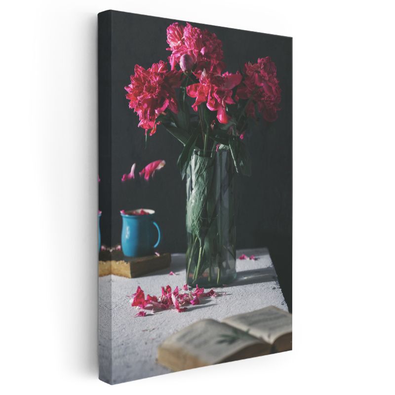 Kırmızı Şakayıklar - Dramatik Siyah Fonda Çiçek Aranjmanı Kanvas Tablo