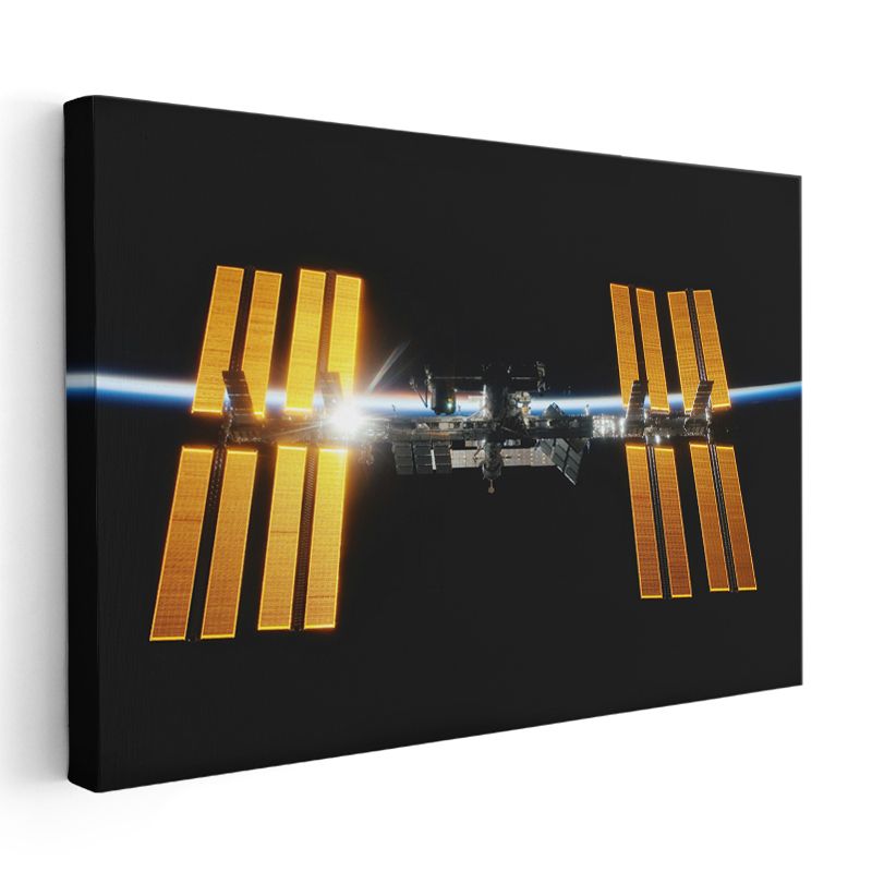 Uluslararası Uzay İstasyonu - Altın Güneş Panelleri Kanvas Tablo