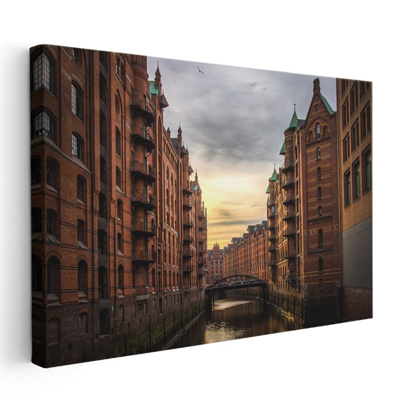 Hamburg Depo Bölgesi - Tarihi Tuğla Mimarisi Kanvas Tablo