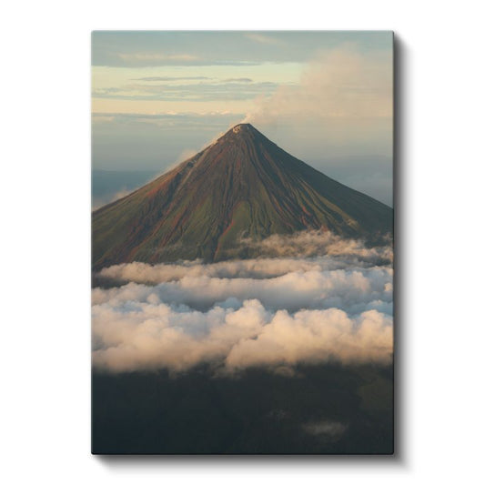 Volkan Zirvesi - Bulutların Üzerinde Yükselen Heybetli Dağ Kanvas Tablo