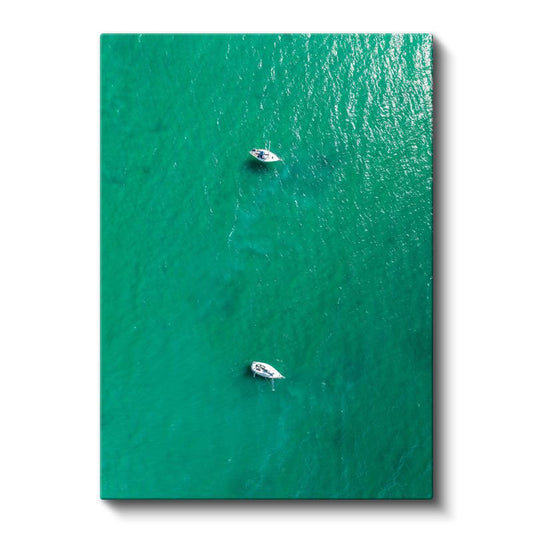 Turkuaz Deniz - Berrak Sularda Yüzen Tekneler Kanvas Tablo