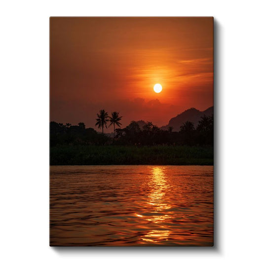Tropik Gün Batımı - Altın Işıkların Nehirdeki Dansı Kanvas Tablo