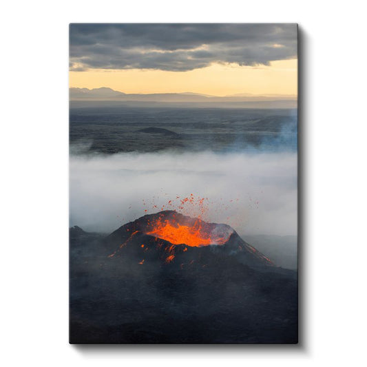 Yanardağ Patlaması - Doğanın Ateşli Gücünün Muhteşem Görüntüsü Kanvas Tablo