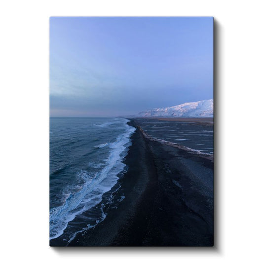 Siyah Kumsal - Mavi Dalgaların Kıyıya Vuran Huzurlu Ritmi Kanvas Tablo