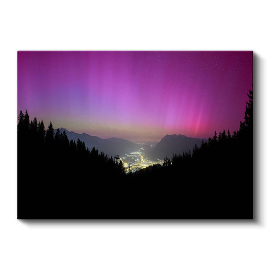 Kuzey Işıkları - Dağlar Üzerinde Büyüleyici Mor Işıltılar Kanvas Tablo