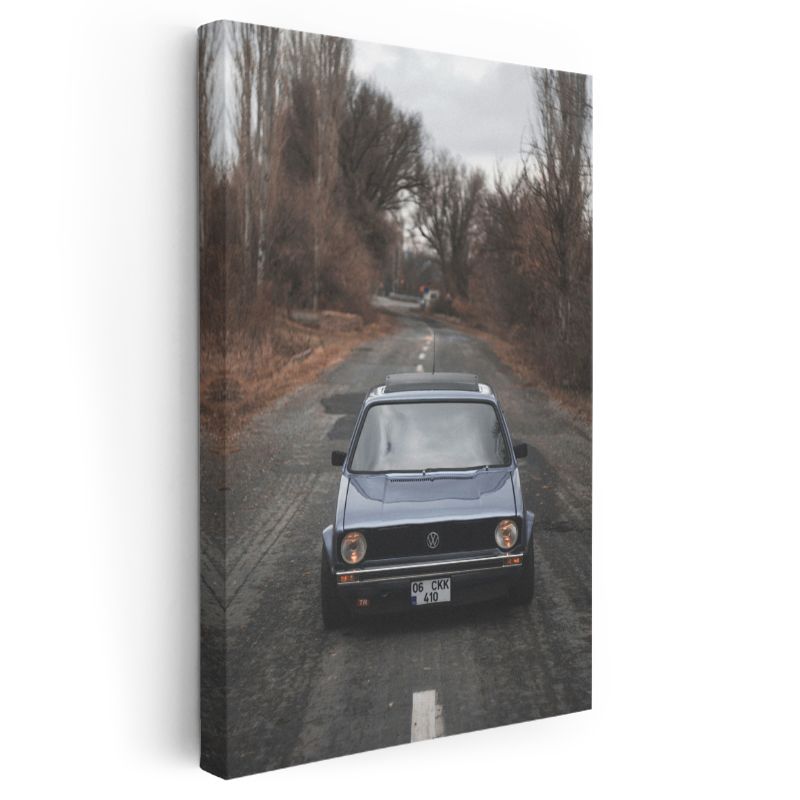 Volkswagen Golf - Sonbahar Yolunda Klasik Alman Otomobili Kanvas Tablo