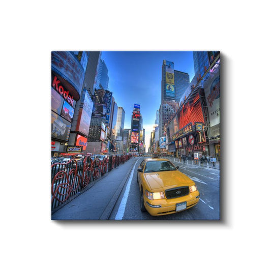 New York Taksi - Times Square'de Sarı Crown Victoria Kanvas Tablo