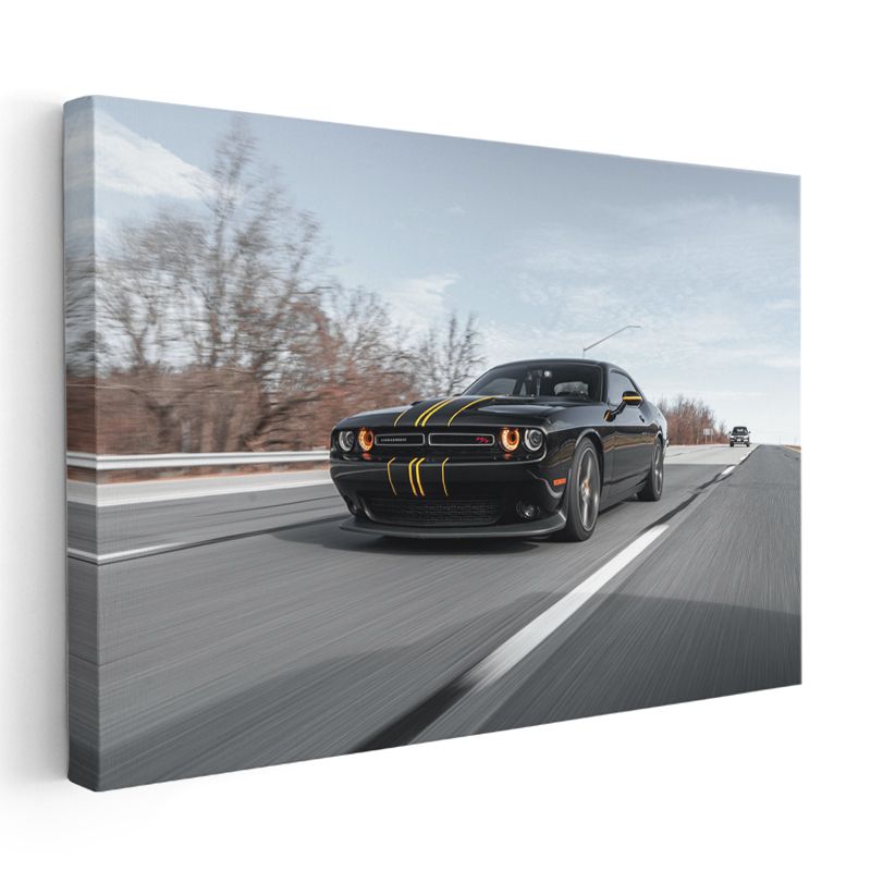 Dodge Challenger - Çift Sarı Şeritli Amerikan Muscle Car Kanvas Tablo