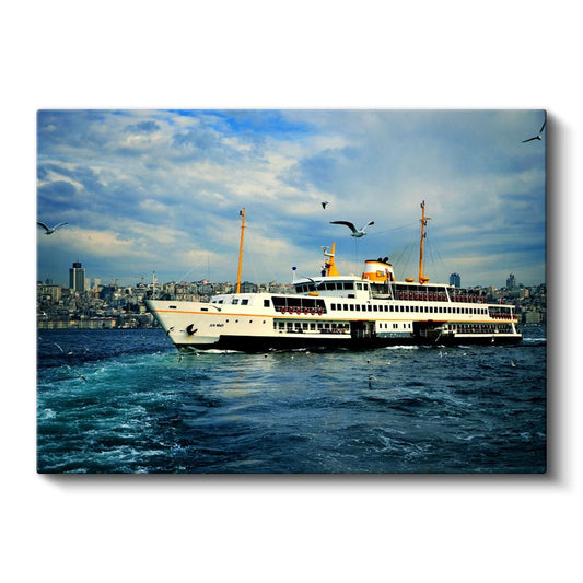 İstanbul Boğazı Vapuru - Şehrin Simgesi Deniz Taşıtı Kanvas Tablo