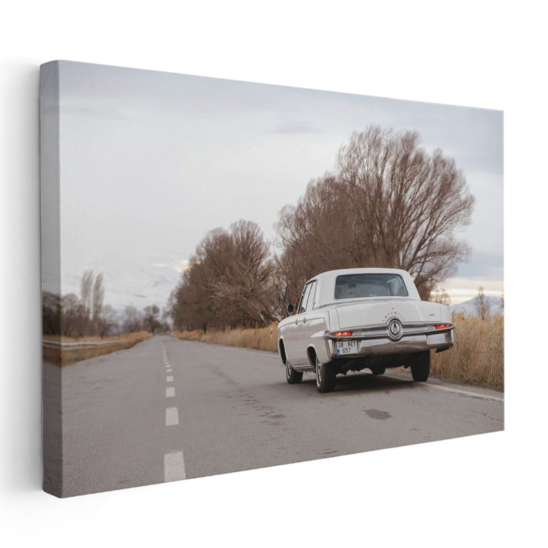 Chrysler Imperial - Kırsal Yolda Nostaljik Beyaz Sedan Kanvas Tablo