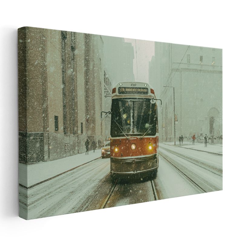 Tramvay - Karlı Şehir Merkezinde Nostaljik Ulaşım Kanvas Tablo