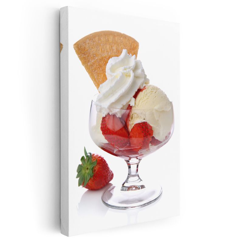 Çilekli Dondurma Keyfi - Taze Meyveli Tatlı Ziyafeti Kanvas Tablo