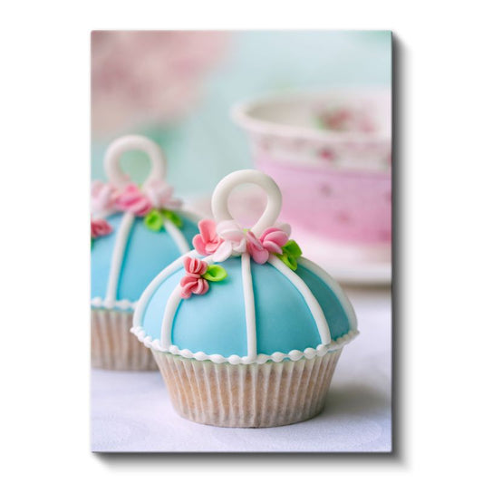 Mavi Fondanlı Cupcake - Çiçek Detaylı Zarif Pasta Kanvas Tablo