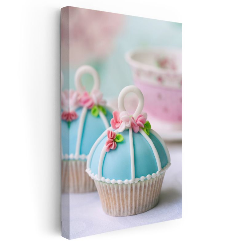 Mavi Fondanlı Cupcake - Çiçek Detaylı Zarif Pasta Kanvas Tablo