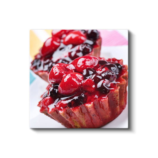 Kırmızı Meyveli Tart - Parlak Lezzet Sunumu Kanvas Tablo