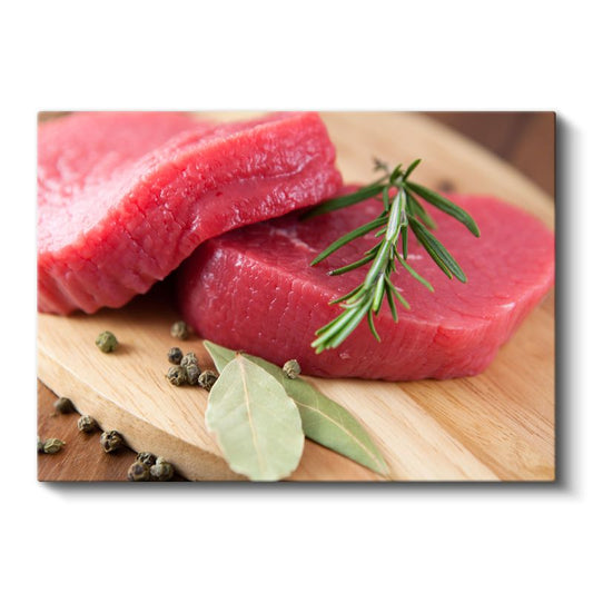 Kırmızı Et - Biberiye ve Baharatlarla Süslenmiş Çiğ Biftek Kanvas Tablo