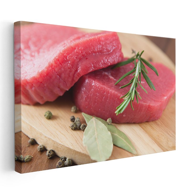 Kırmızı Et - Biberiye ve Baharatlarla Süslenmiş Çiğ Biftek Kanvas Tablo