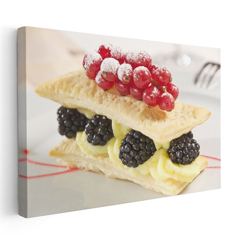 Milföy Tatlısı - Böğürtlen ve Kırmızı Meyvelerle Süslenmiş Kanvas Tablo