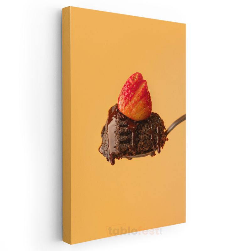 Çikolatalı Brownie - Çilekle Taçlandırılmış Tatlı Ziyafet Kanvas Tablo
