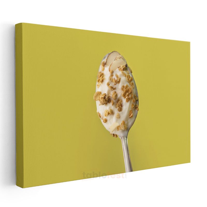 Kremalı Granola - Kaşıkta Sunulan Sağlıklı Tatlı Kanvas Tablo