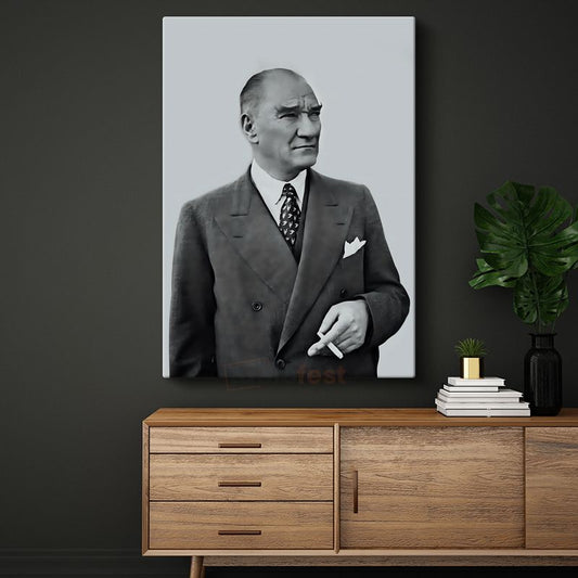 Devlet Adamı Atatürk - Zarif Takım Elbiseli Portre Kanvas Tablo